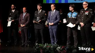 Galería de imágenes con las medallas, felicitaciones y reconocimientos a jubilados en el Día de la Policía Local 