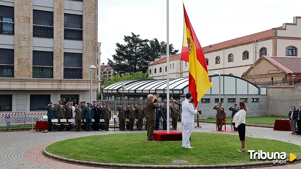 Exhibición de la Patrulla Águila en Salamanca para conmemorar el Día del Veterano 