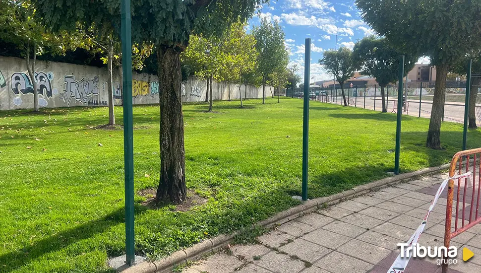 Carbajosa acondiciona un nuevo parque canino en una parcela de la calle Juan Valdés