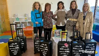 Las 'Maletas viajeras' de Guijuelo reparten 150 libros entre los colegios de la localidad