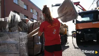 Tres trailers y un convoy salen de Castilla y León rumbo a Valencia con apoyos, material y alimentos