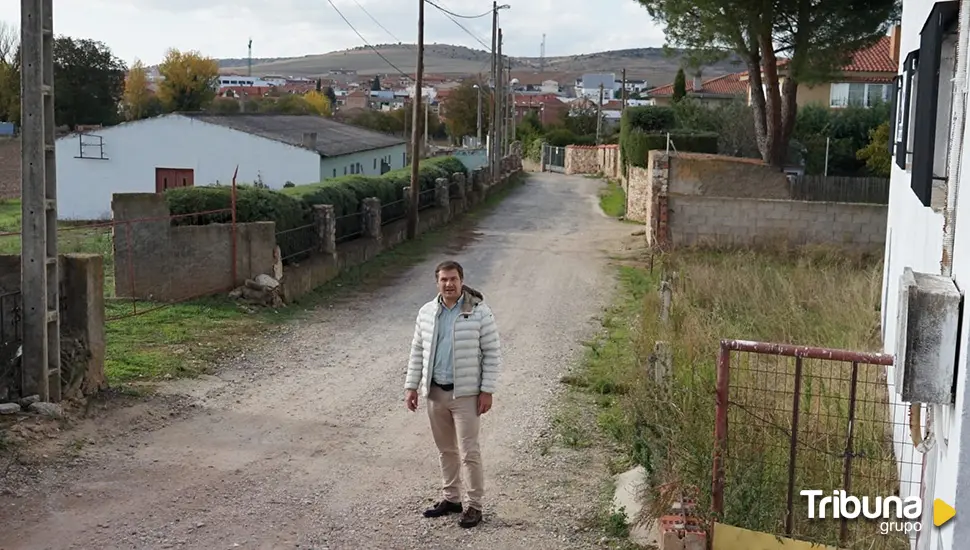 Cortado el tráfico por obras de pavimentación en el camino del Pinar de Aldeatejada 