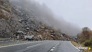 Un desprendimiento de tierra en el Huerna obliga a cortar la AP-66 entre Asturias y León