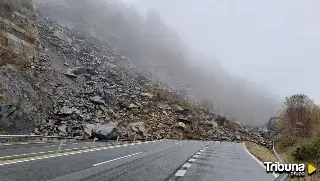 Un desprendimiento de tierra en el Huerna obliga a cortar la AP-66 entre Asturias y León