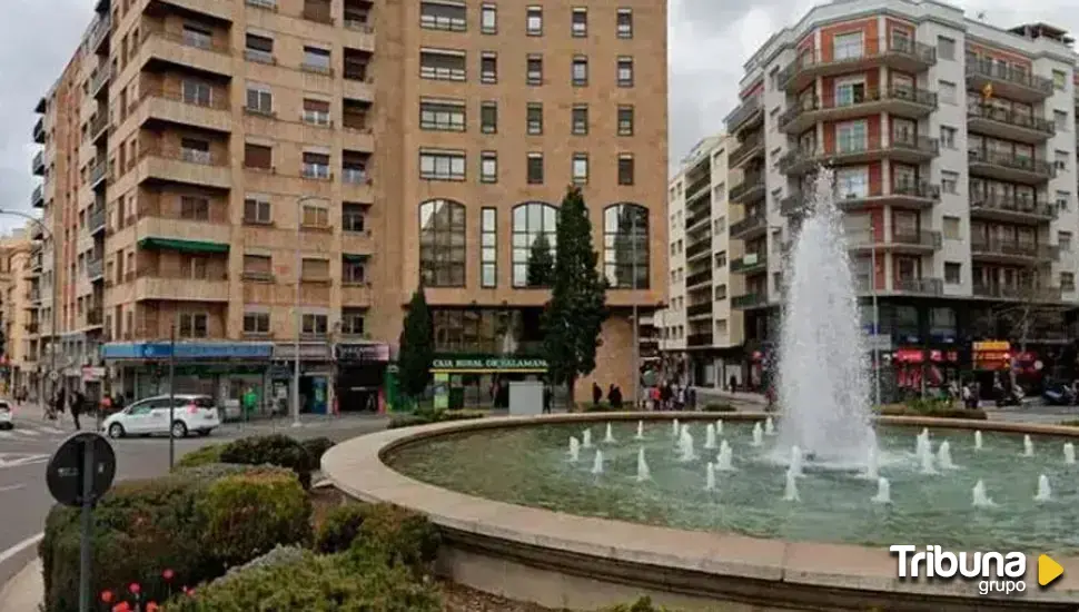 La fuente de la Puerta de Zamora, de azul por el Día Mundial de la Diabetes