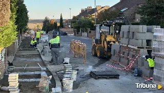 La obra de mejora de las aceras de Las Canteras en Villamayor avanza a buen ritmo 