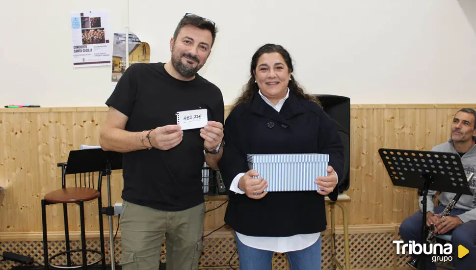 La Banda de Música de Ciudad Rodrigo entrega a Cáritas casi 500 euros para los damnificados de la DANA