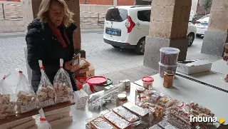 Las turroneras de La Alberca anuncian ya la Navidad bajo los soportales de la Plaza Mayor de Salamanca