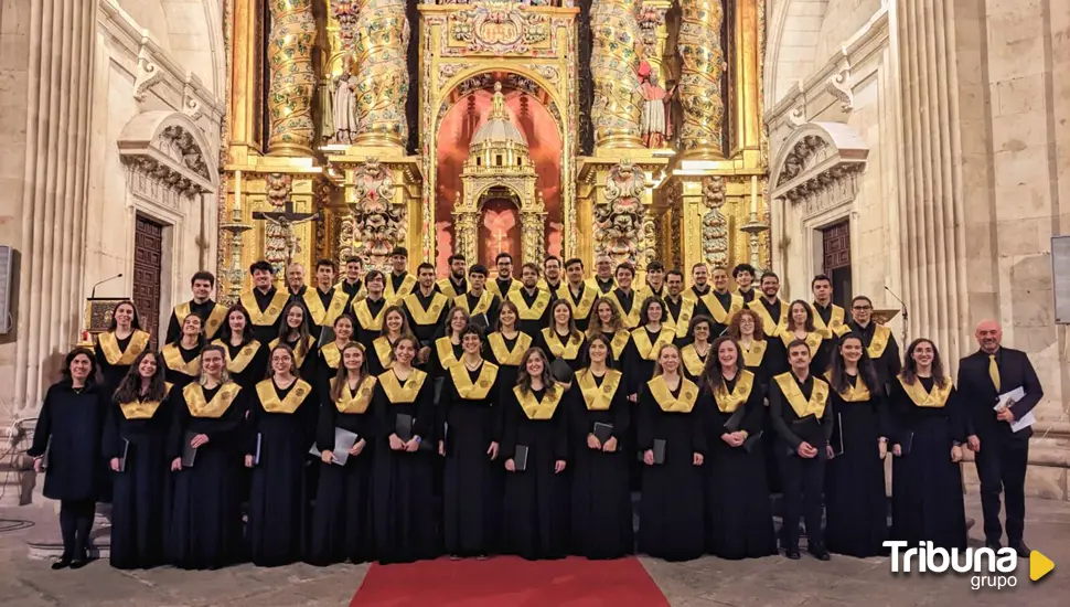 El Coro de la UPSA abre en el patio de La Salina los conciertos navideños 'La Salina es Navidad'