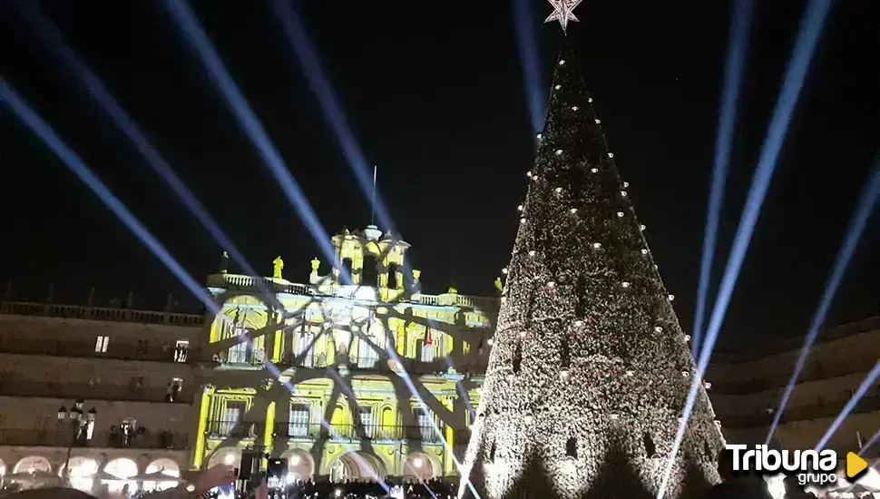 Salamanca enciende su Navidad para llenar sus calles de luz y color