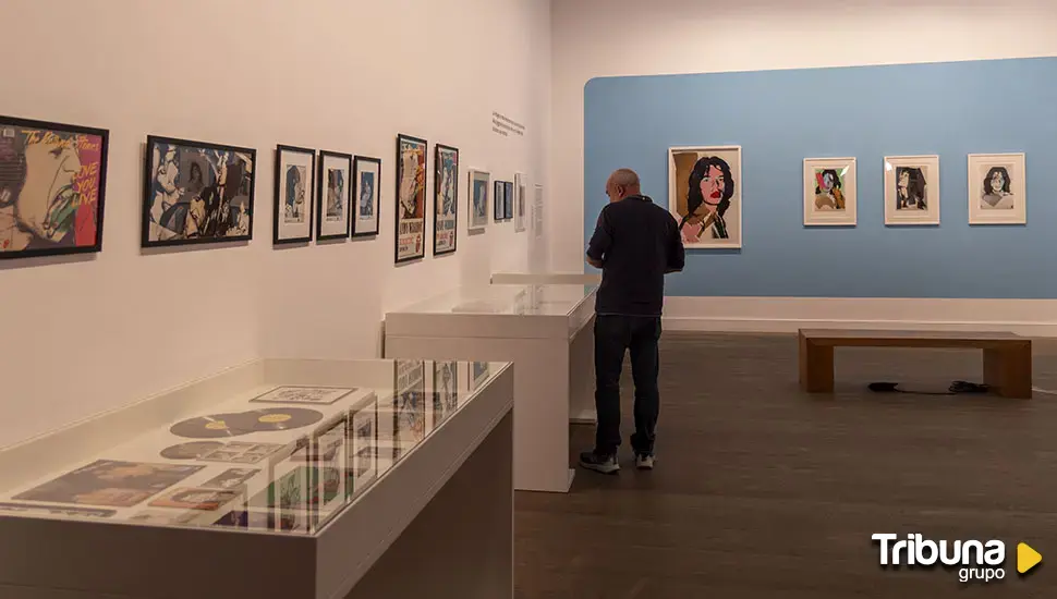 La exposición que recorre la obra artística de Andy Warhol y se puede visitar en la Hospedería Fonseca