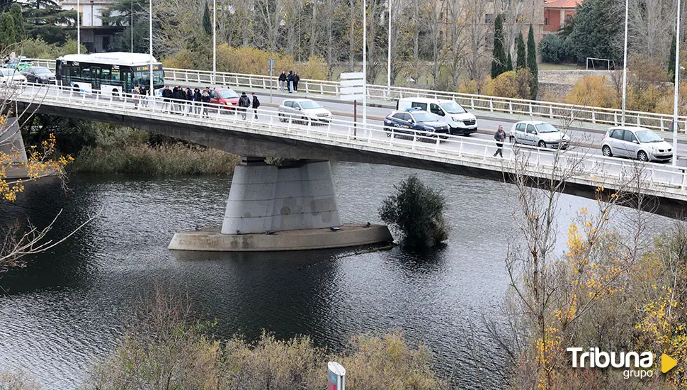 Rescatada la mujer que cayó al Tormes en Salamanca