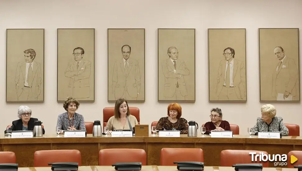 El Congreso de los Diputados homenaje 46 años después a las 'madres' de la Constitución