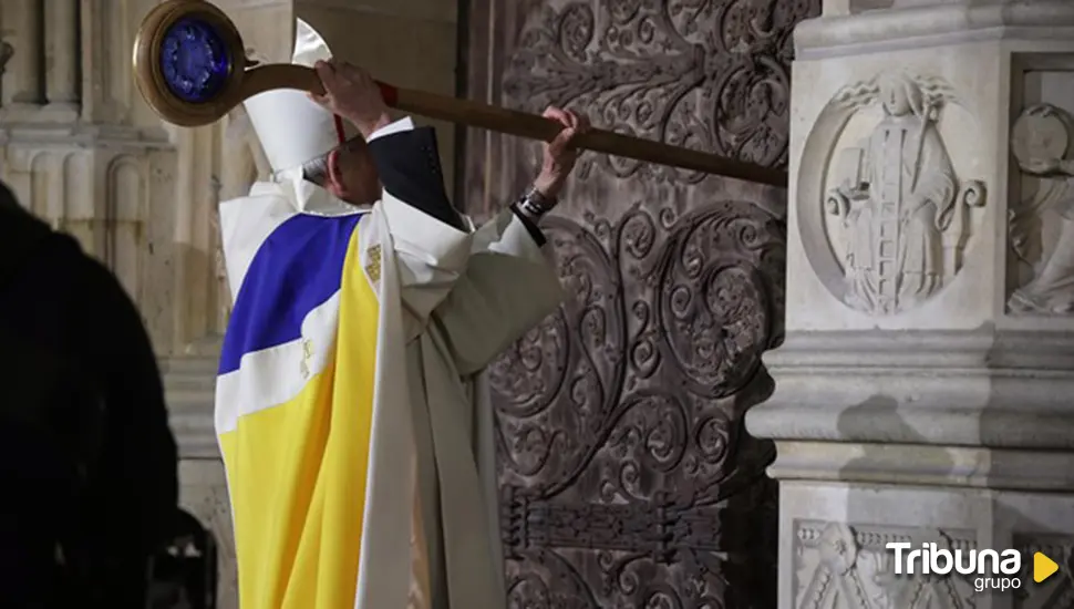 Las puertas de Notre Dame se abren, el organo suena y París recupera su catedral