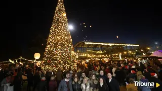 Regresa a Fuentes de Oñoro el Pino Fronterizo para pasar de España a Portugal por debajo del árbol de Navidad