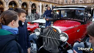 Joyas clásicas del automovilismo en el solidario Día del Guardia Urbano en Salamanca