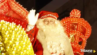 La Cabalgaza de Papá Noel llena de magia navideña las doradas calles de Salamanca