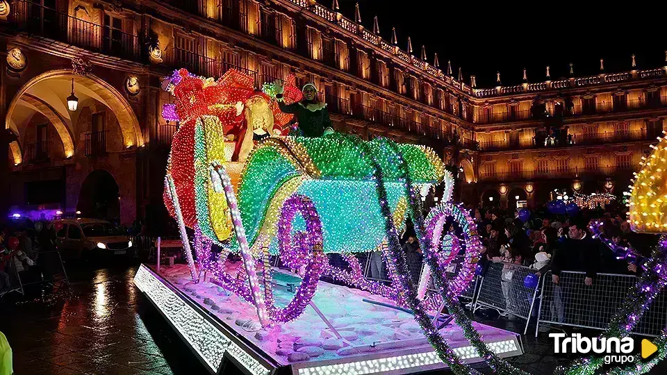 GALERÍA de imágenes: Salamanca se echa a la calle con la llegada del desfile de Papá Noel