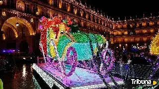 GALERÍA de imágenes: Salamanca se echa a la calle con la llegada del desfile de Papá Noel