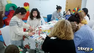 Los niños con enfermedades raras preparan manualidades para recibir a los Reyes Magos 