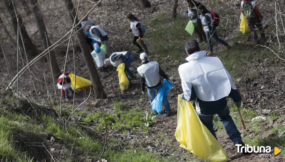  Más de 700 voluntarios recogen 6.000 kilos de basuraleza en 48 espacios naturales de Castilla y León