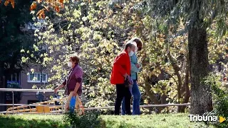 Cerca de ti: el teléfono de la Junta que ha ayudado a un centenar de personas frente la soledad no deseada