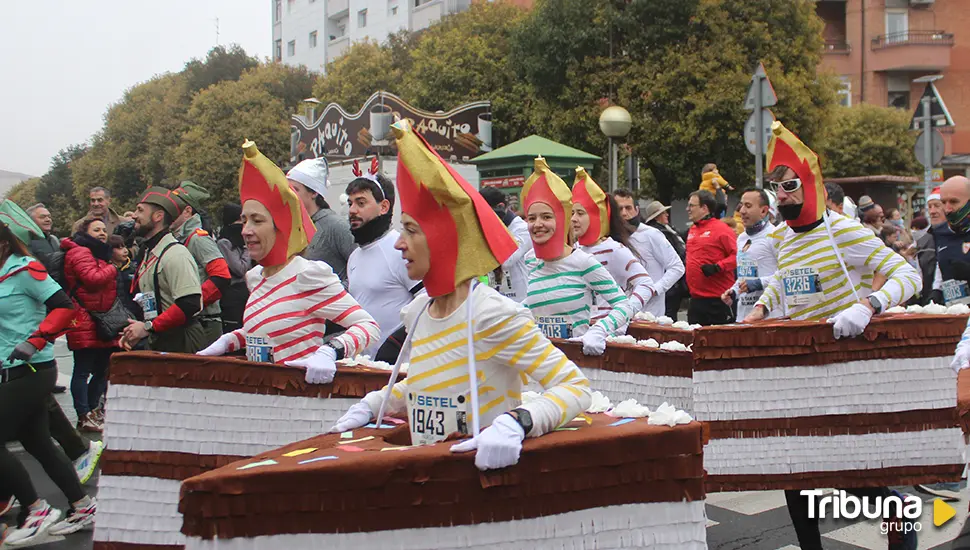 Tartas, ovnis y las casas de UP marcan los mejores disfraces de la San Silvestre Salmantina 2024