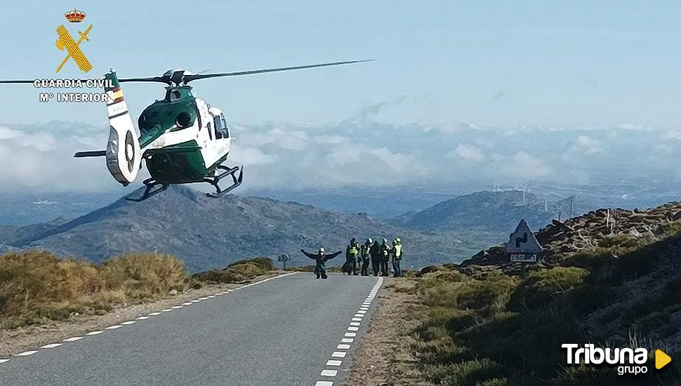 Trabajan en el rescate del cadáver de un hombre que cayó desde un mirador en la Peña de Francia