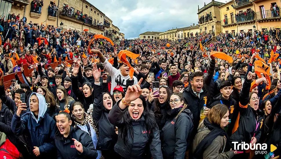 La amenaza de lluvia no puede con el Campanazo: multitudinario inicio del Carnaval del Toro en Ciudad Rodrigo