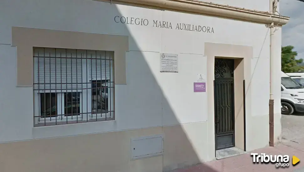 Estudiantes del Colegio María Auxiliadora de Béjar reciben de la Policía Local el carné de Ciberexpertos