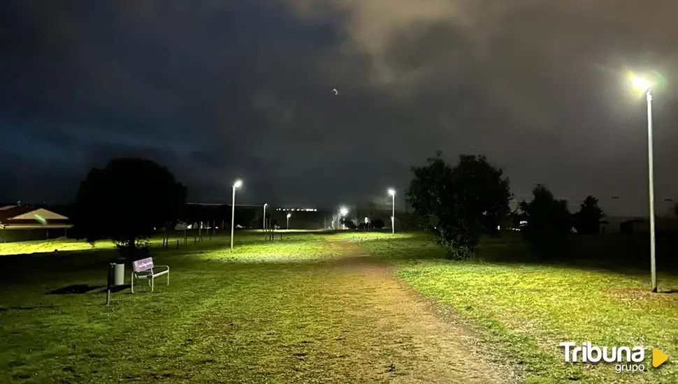 Carrascal de Barregas instala luminarias para garantizar la seguridad en el 'Bosque de los niños'