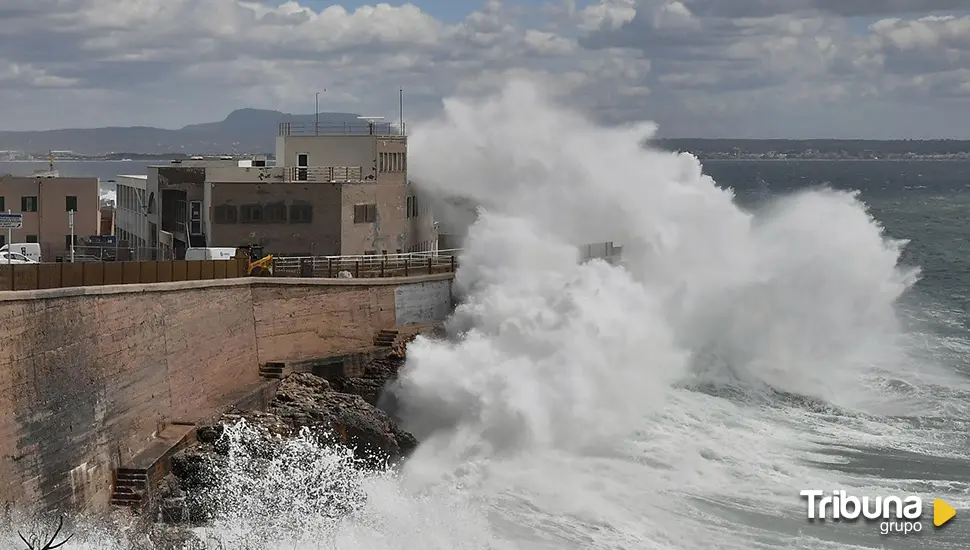 Fallecen dos personas al caer al mar en dos puntos distintos y ser arrastrados por las olas en Asturias