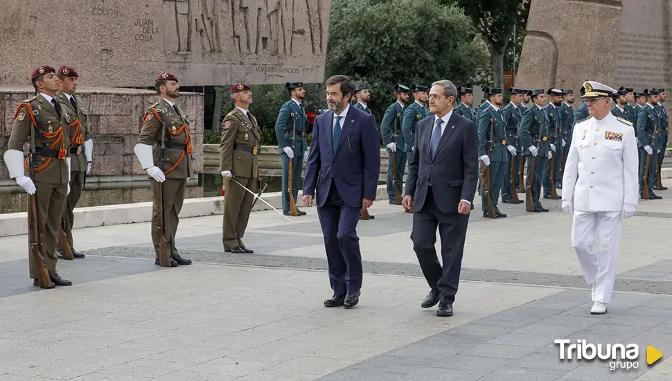 Izado solemne de la bandera de España para abrir los actos de proclamación de Felipe VI