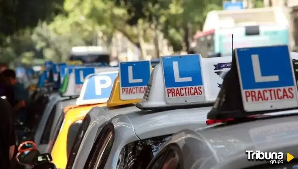 Un hombre sin puntos en el carnet acude al examen de recuperación conduciendo un coche