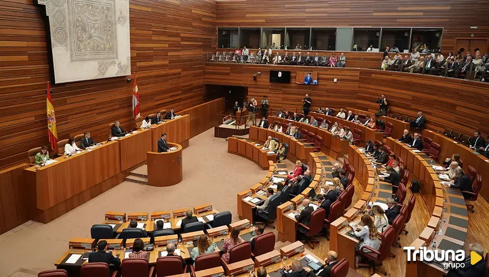 Mañueco anuncia una nueva bajada de impuestos: "Estamos para ayudar a las familias, no para exprimirlas"