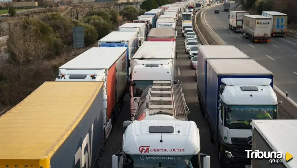 Nubarrones para los transportistas de Castilla y León: menos actividad y temor a un desplome de precios