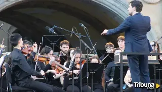 La sinfonía de la OSCyL Joven encuentra el escenario perfecto en la Plaza Mayor de Salamanca 