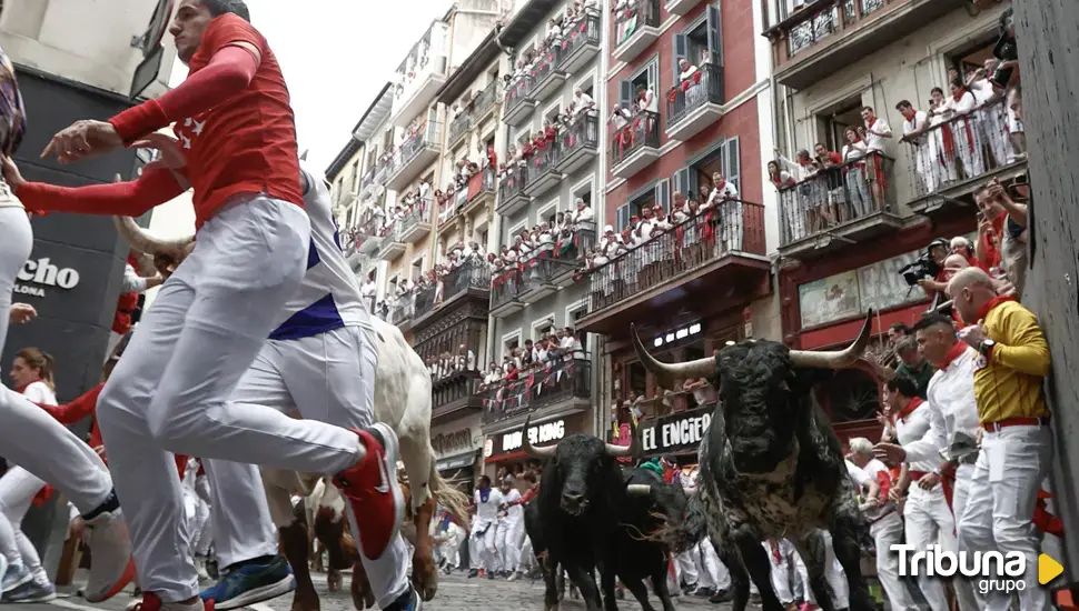 Rápido tercer encierro de Sanfermines con dos heridos trasladados al hospital 