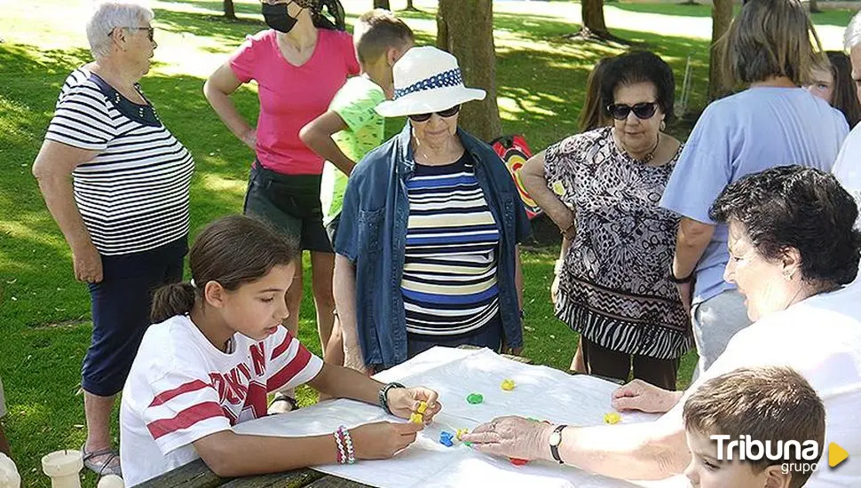 Karaoke, bailes y juegos de ayer y de hoy para celebrar el Día de los Abuelos en Carbajosa 