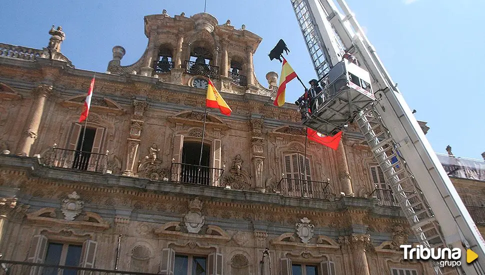 La tradicional Mariseca regresa este jueves a la espadaña del Ayuntamiento de Salamanca