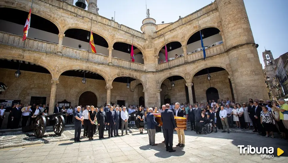 Ciudad Rodrigo despide con honores a su primer alcalde en democracia, Manuel Delgado Sánchez-Arjona