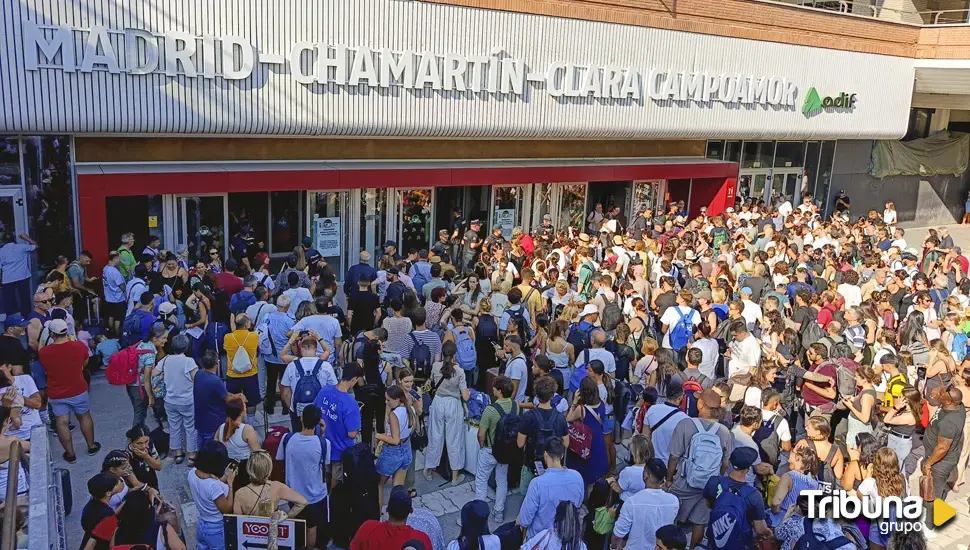 Caos en la estación de Chamartín con aglomeraciones, tensión y crisis de ansiedad 