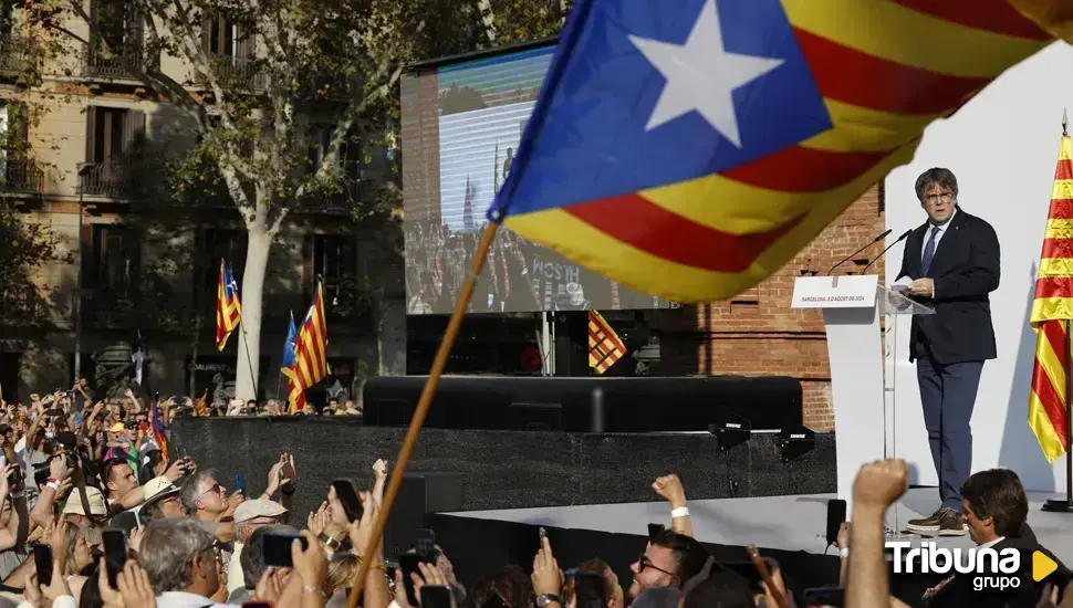 Puigdemont reaparece en Cataluña: "Aún estamos aquí, porque no tenemos derecho a renunciar"