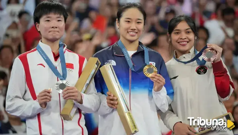 Se retira He Bingjiao, la jugadora china que se ganó el corazón de los españoles con su gesto con Carolina Marín