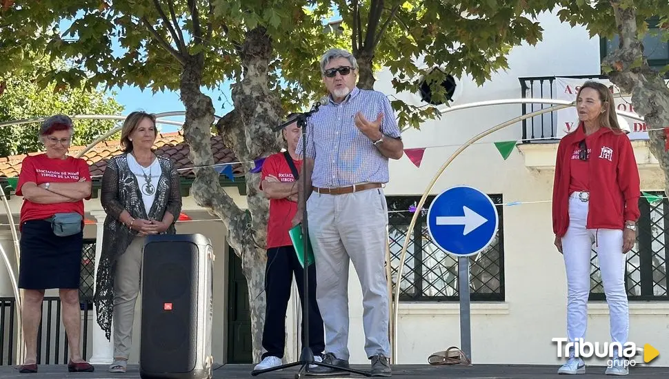 El barrio de la Vega inicia las fiestas con pregón y a ritmo de sevillanas