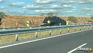 Calcinado un camión después de incendiarse en la A-50