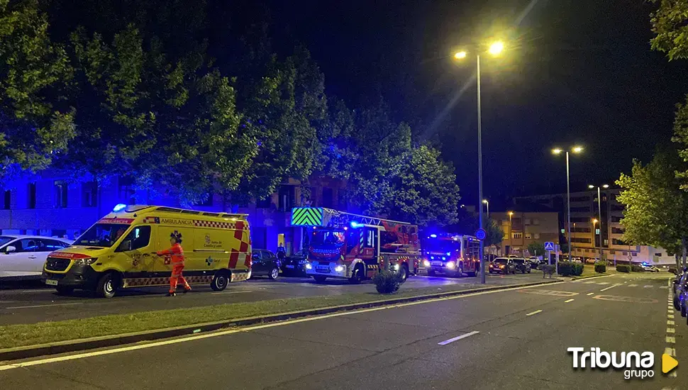 Trasladada al hospital una mujer tras declararse un incendio en una vivienda de Salamanca