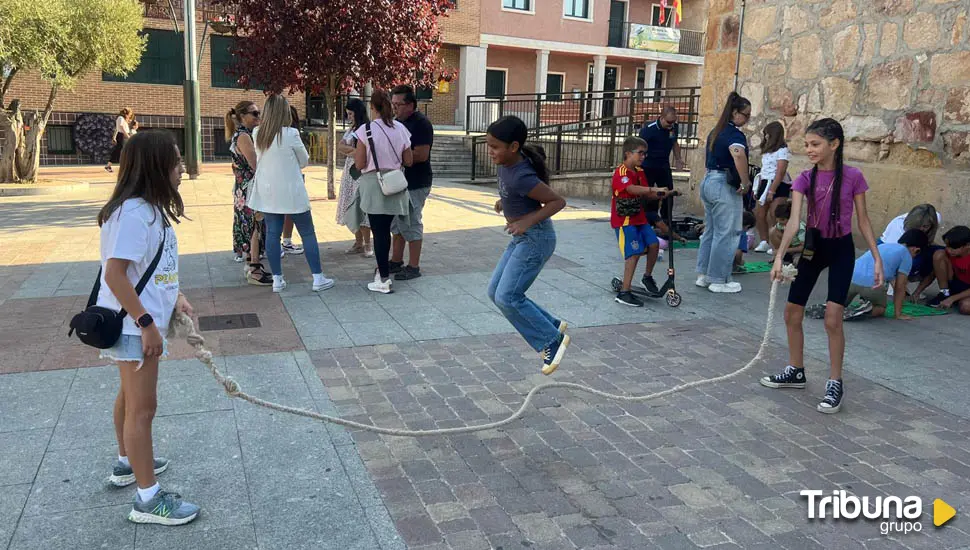 'A la escuela vamos solos': los niños de Carbajosa celebran la Semana de la Movilidad 