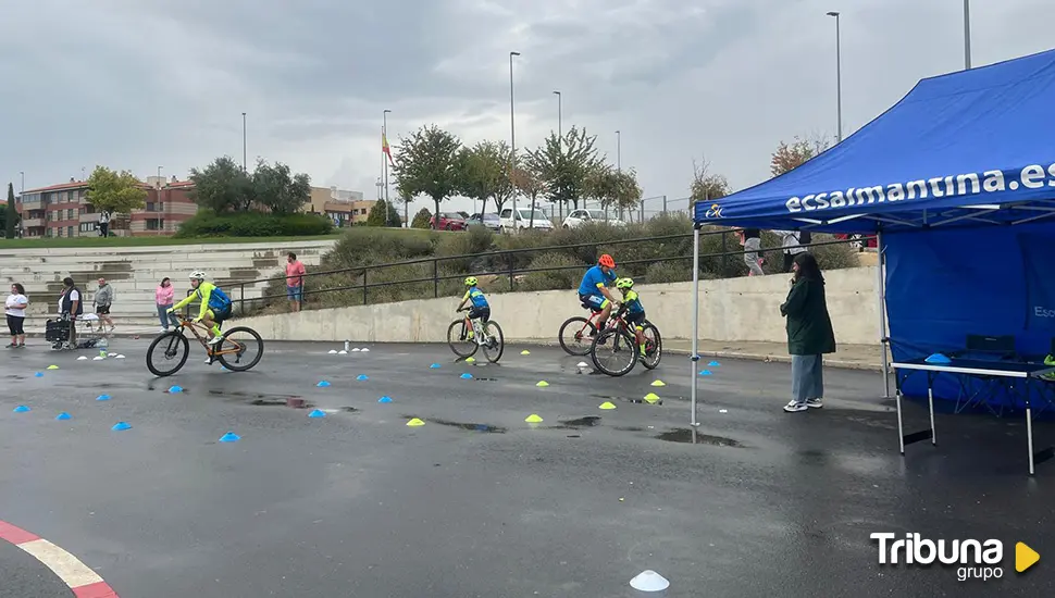 La lluvia no estropea el cierre de la Semana de la Movilidad en Carbajosa