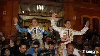 Emoción y revolución: Borja Jiménez e Ismael Martín cierran la Feria Taurina por la Puerta Grande 